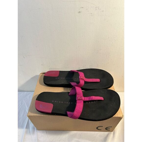 The North Face flip flops 9? burgundy t-strap - Picture 1 of 5